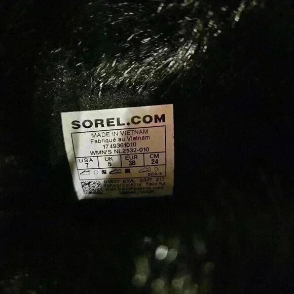 Sorel Black Lace Up Winter Boots with Fur Lining - Picture 2 of 8